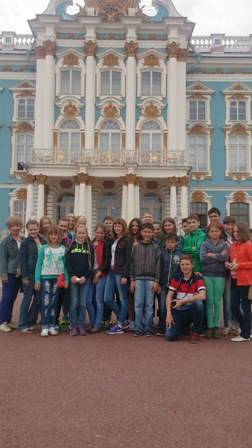 Дети работников ЗАО "ЭНЕРГОСЕРВИС" вернулись из Санкт-Петербурга